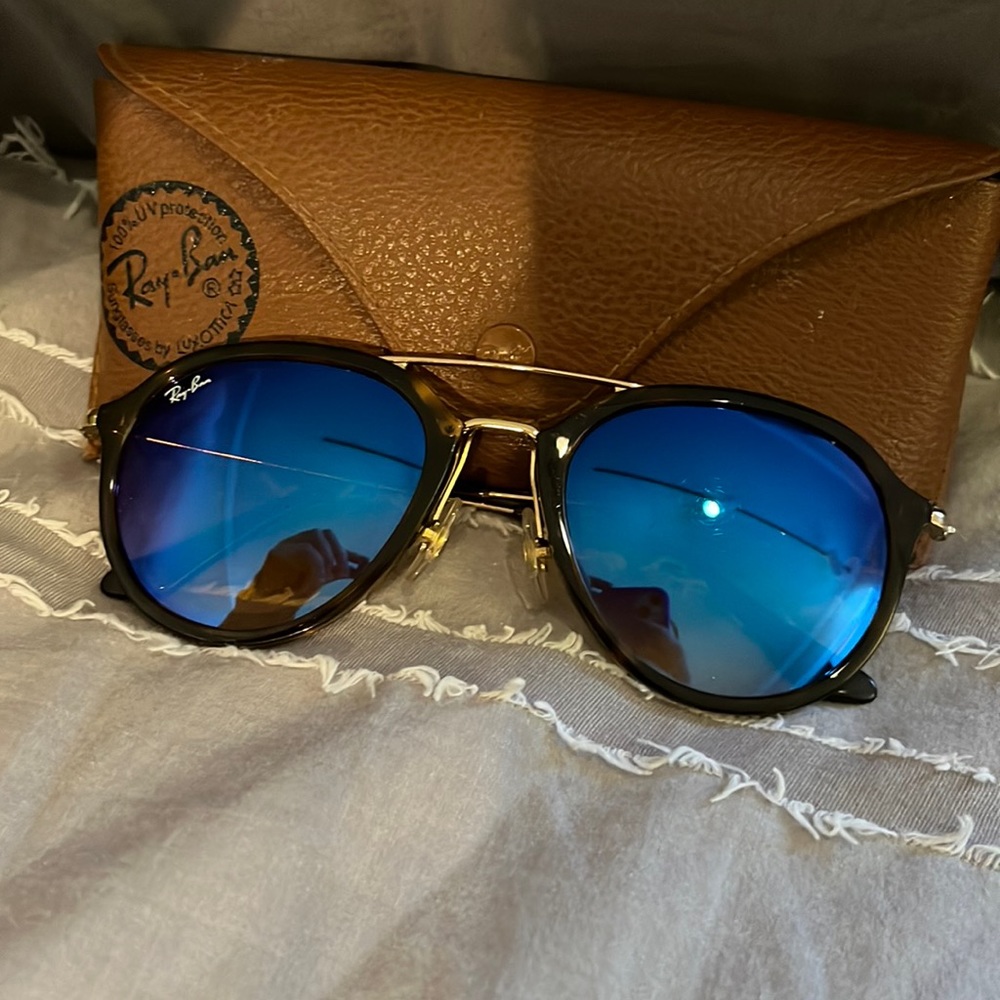 Raybans blue mirrored lens with case